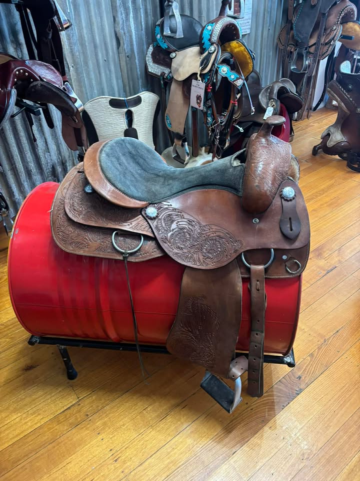 AUS MADE UNBRANDED WESTERN TRAIL SADDLE USED
