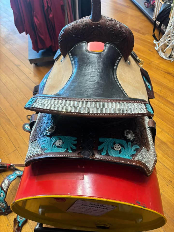 SPARKLE BARREL SADDLE