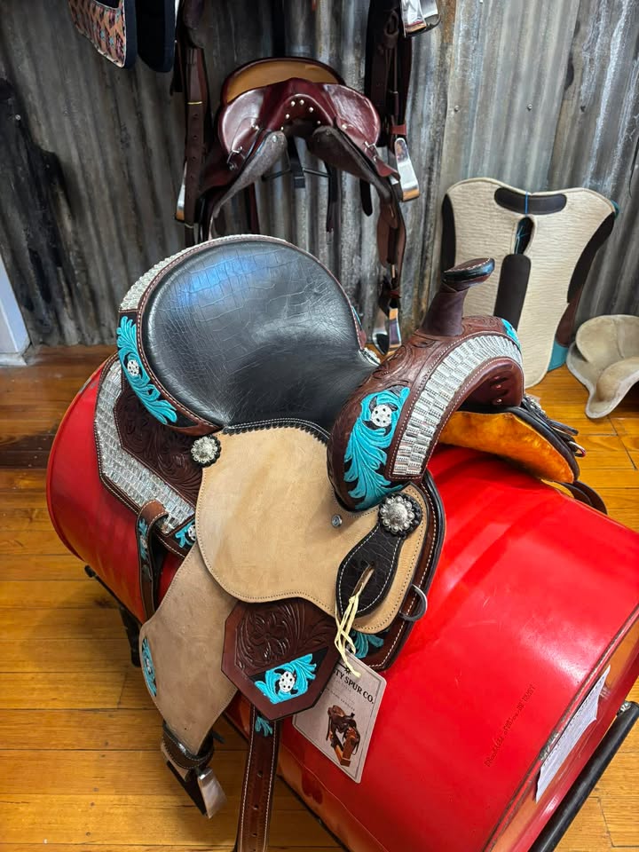 SPARKLE BARREL SADDLE