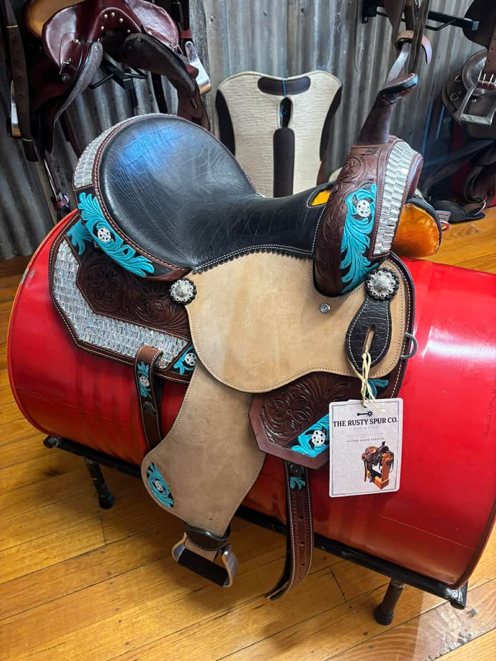 SPARKLE BARREL SADDLE